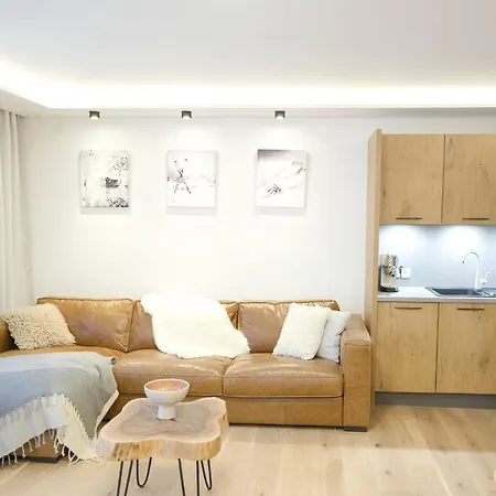 Nava Place Premium Alpine In - Private Sauna, Peaceful Location, Near Glacier & Wifi
