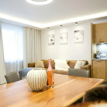 アパート Nava Place Premium Alpine In - Private Sauna, Peaceful Location, Near Glacier & Wifi カプルーン