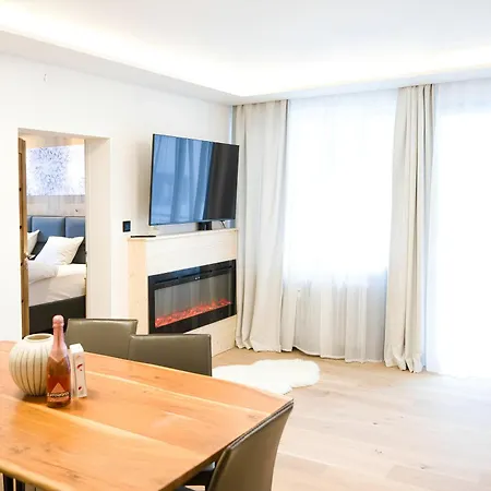 Nava Place Premium Alpine In - Private Sauna, Peaceful Location, Near Glacier & Wifi *