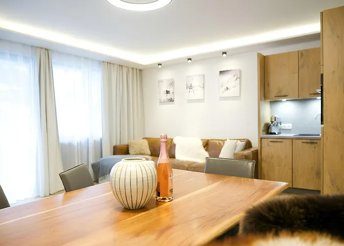 아파트 Nava Place Premium Alpine In - Private Sauna, Peaceful Location, Near Glacier & Wifi 카프룬